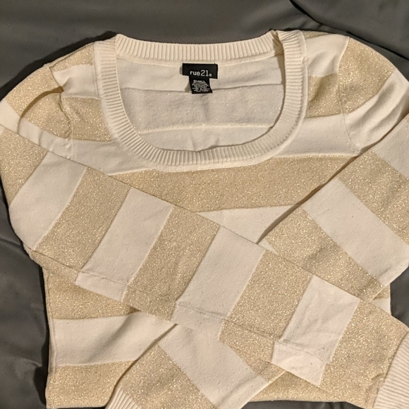 Gold Sweater - Picture 2 of 5